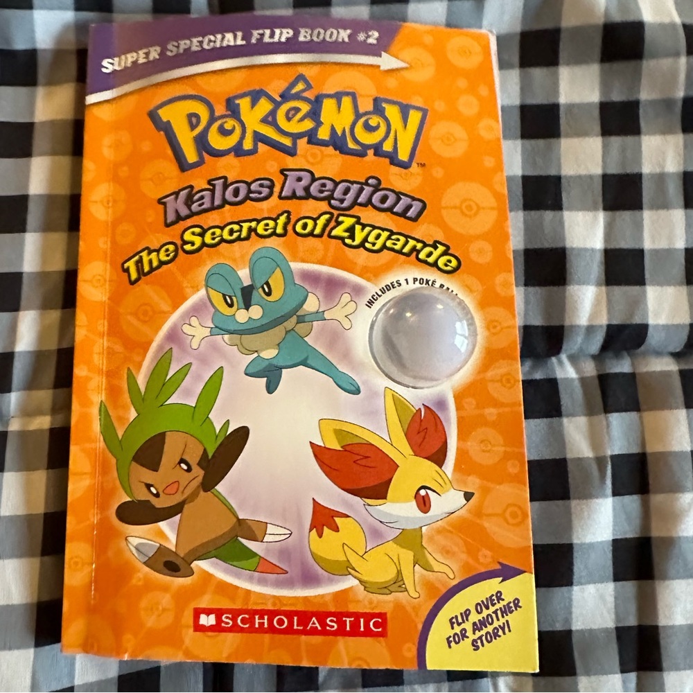 6/$25 •POKÉMON KALO REGION FLIP-ABLE BOOK•